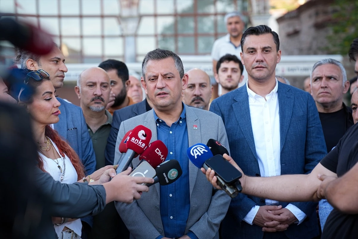 Özgür Özel 'Emekliye ve asgari ücrete yeterli zam yapılsın'