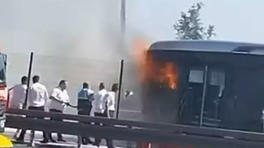 İstanbul'da metrobüste yangın çıktı