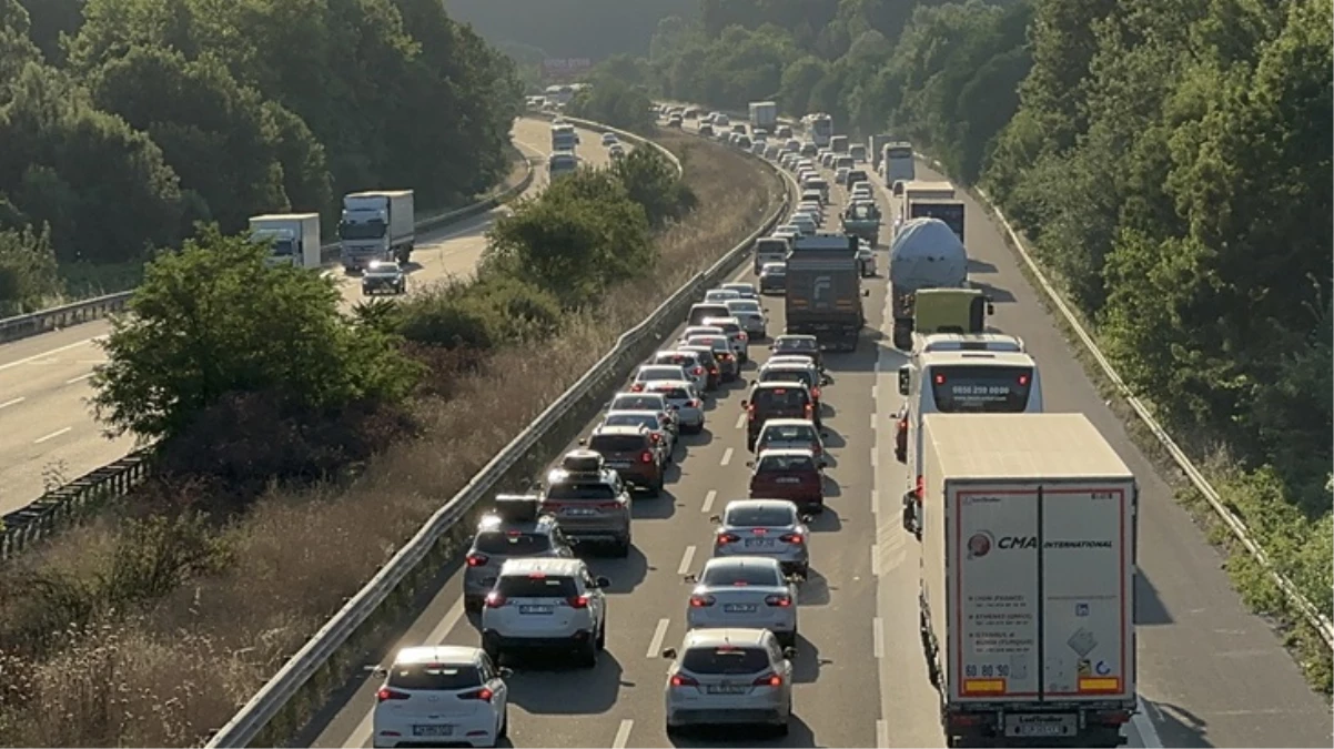 Tatilciler akın akın İstanbul'a dönüş yolunda!