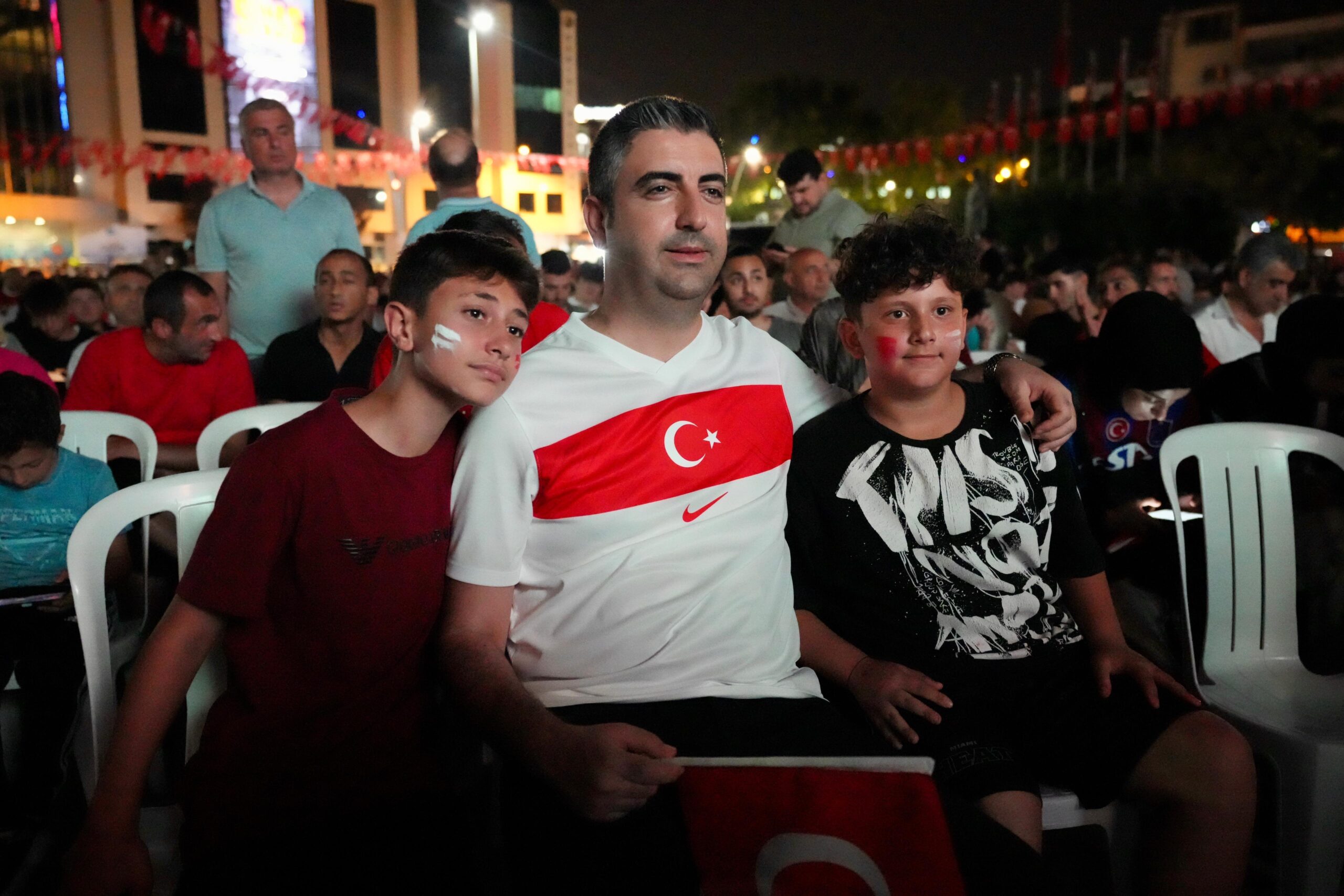 Kartal Meydanı’nda milli maç coşkusu