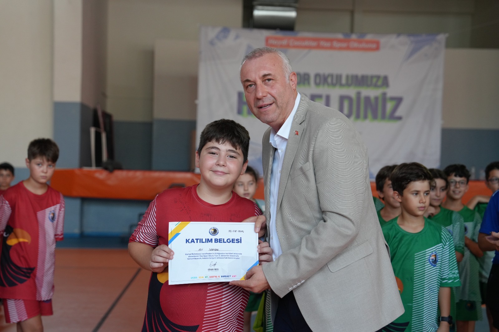 Yaz Spor Okulu’nun 3. Dönem öğrencileri sertifikalarını aldı