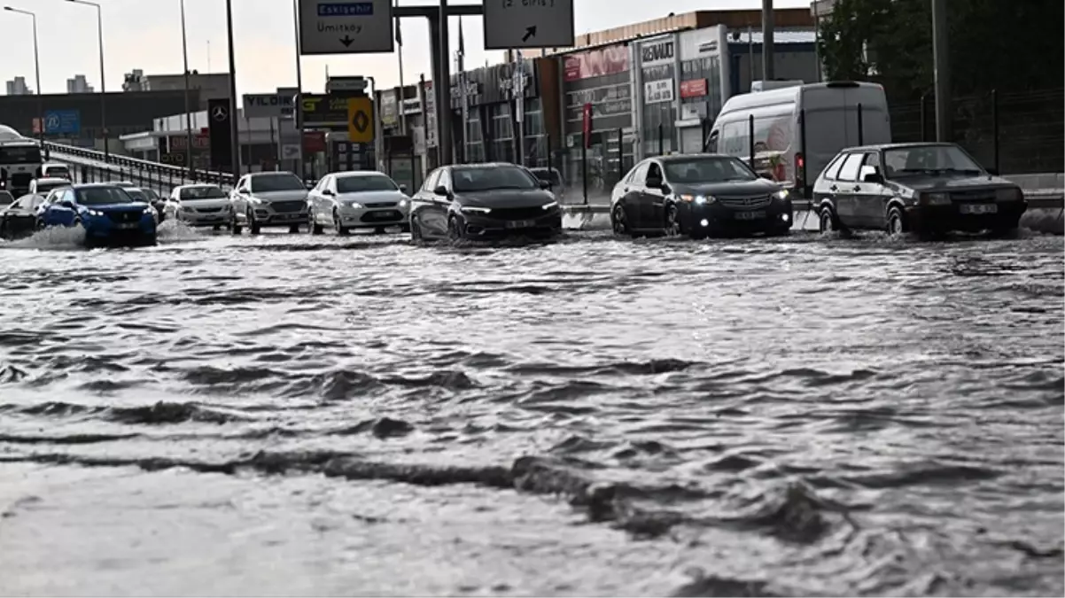 Ankara'da sağanak yağış hayatı kabusa çevirdi