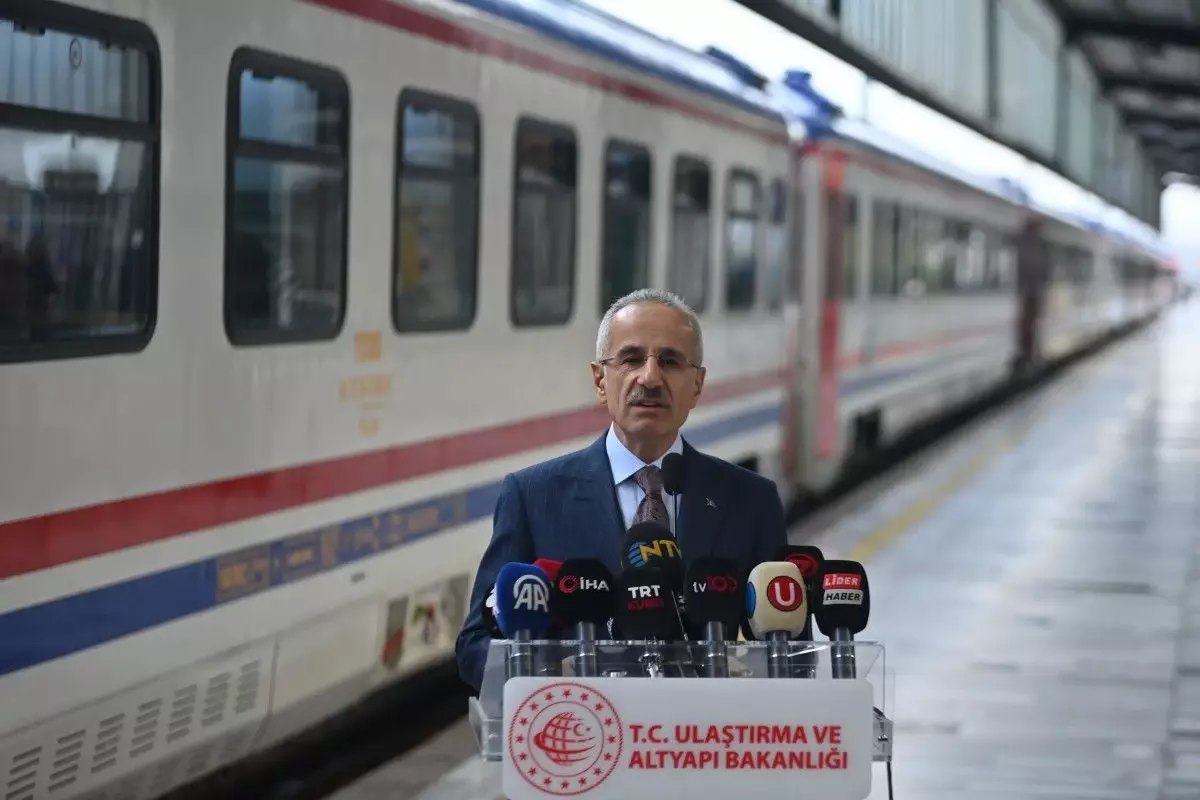 Uraloğlu 'Demiryolu ekonomimize can veriyor'