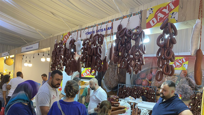 Sivas'ın meşhur Dayı sucukları Yenikapı'da