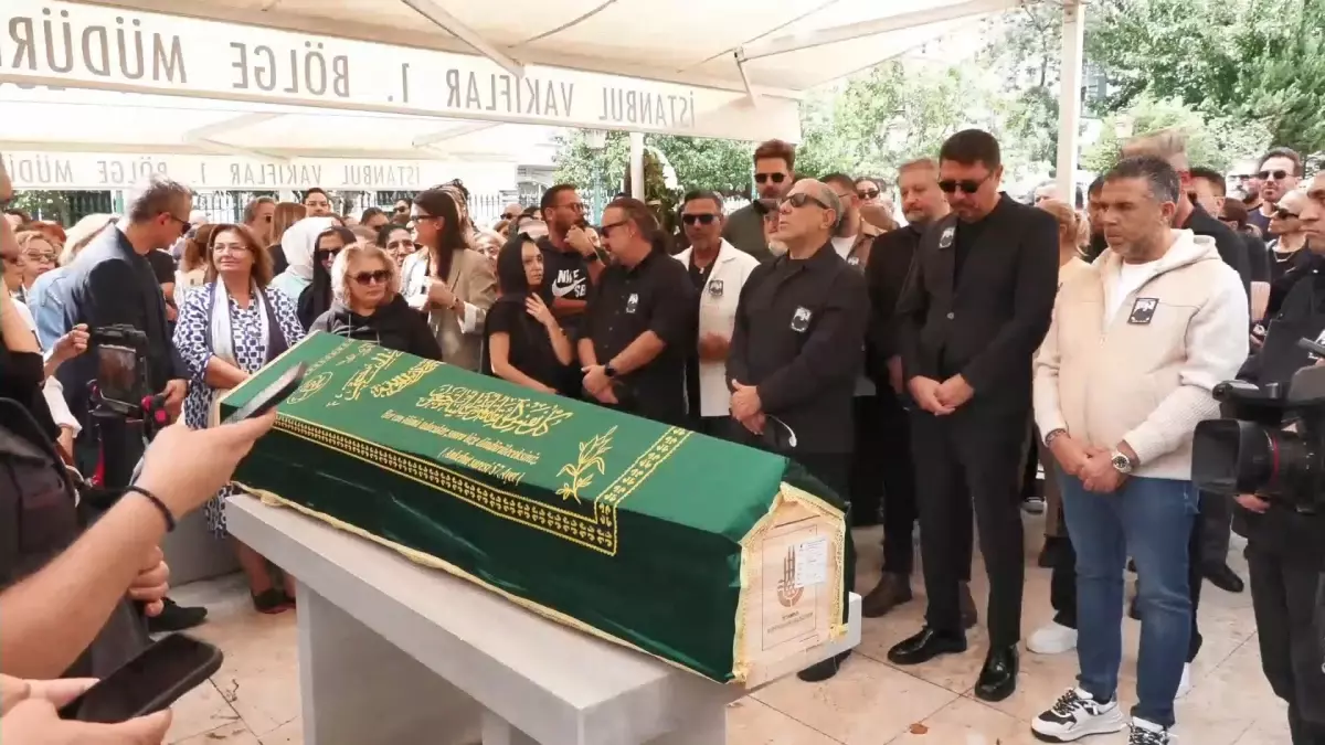 Metin Arolat'ın cenazesinde gözyaşları sel oldu