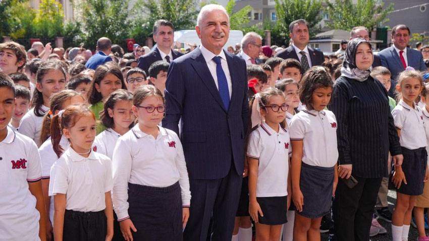 Ümraniye'de ilk ders zili çaldı