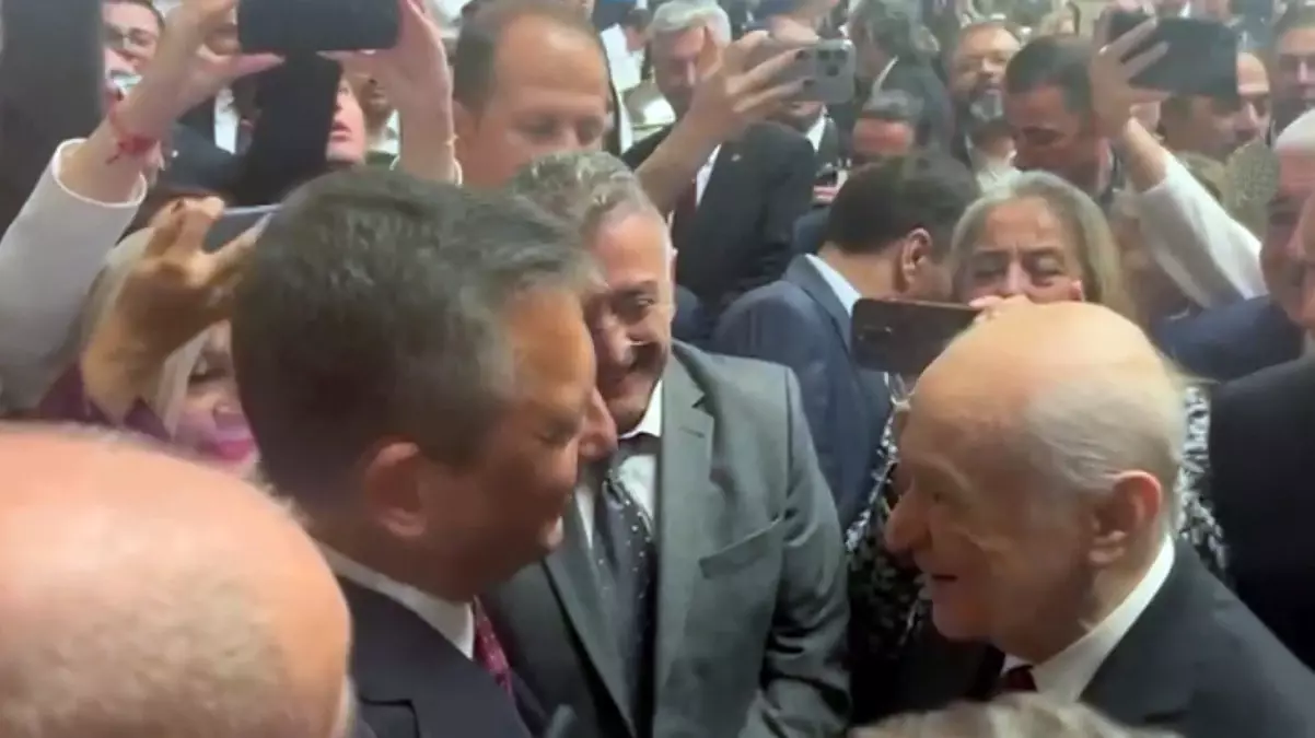 Bahçeli Özgür Özel'in gönlünü aldı