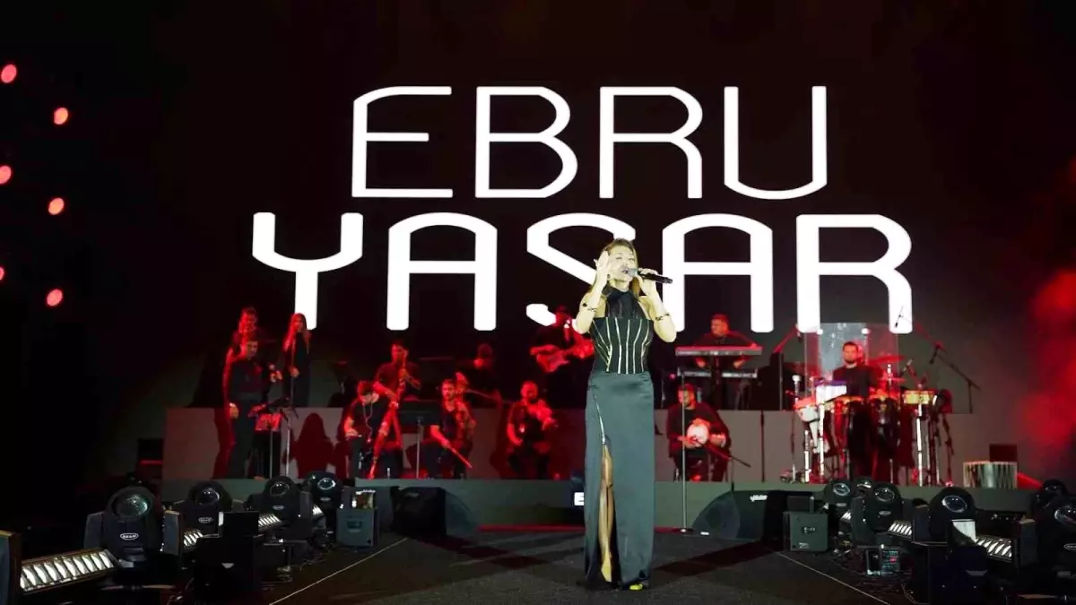 Ebru Yaşar Diyarbakır'ı salladı