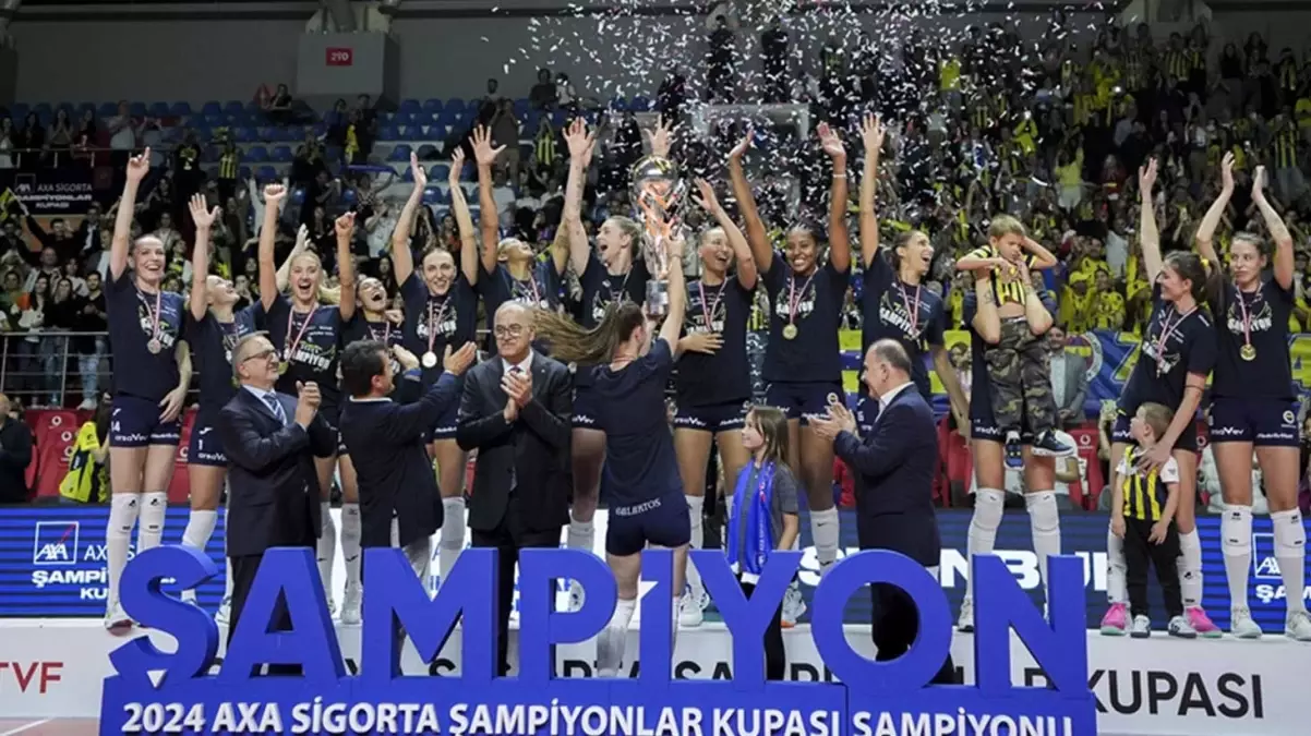 Fenerbahçe Şampiyonlar Kupası'nı müzesine götürdü