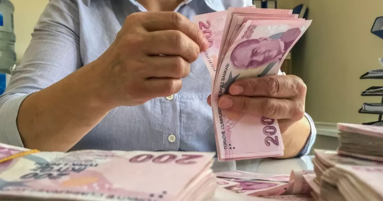 Emekli maaşları ve ikramiye ödemeleri başladı