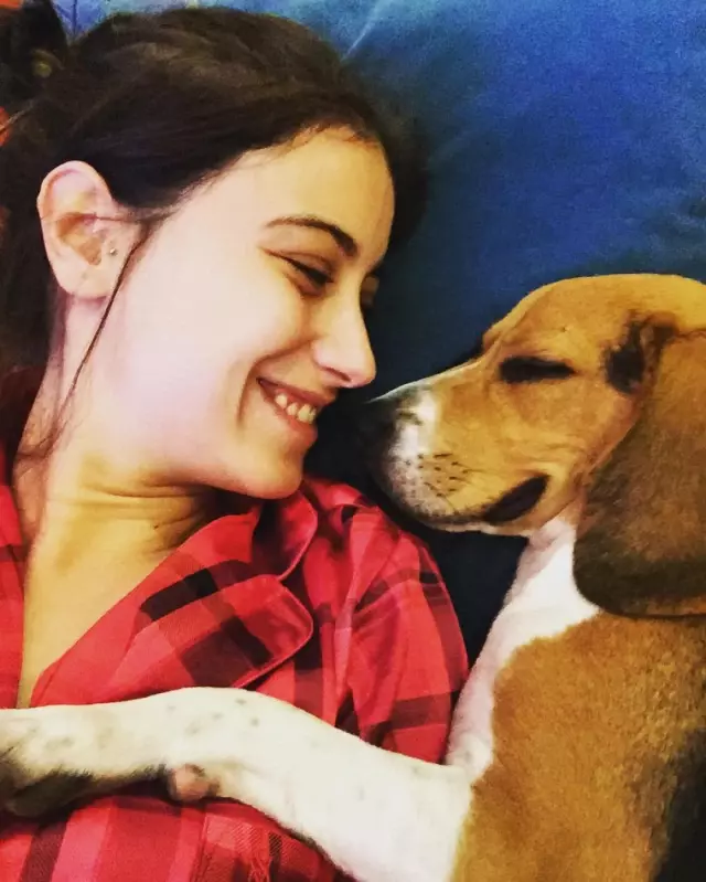Hazal Kaya'nın köpeği 