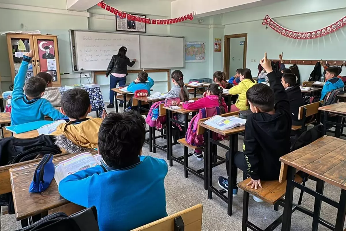 İstanbul'da okullar yarın saat 16.00'da kapanacak