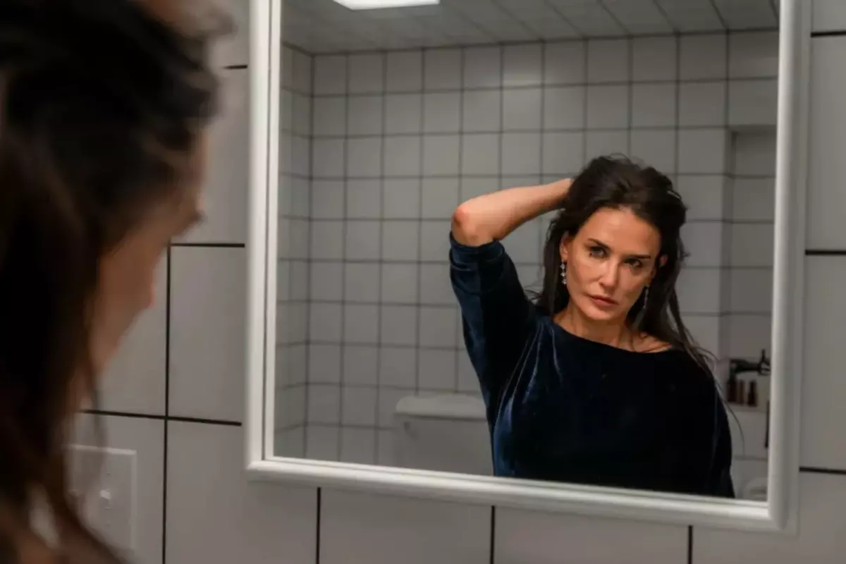 Demi Moore Altın Küre'ye damga vurdu