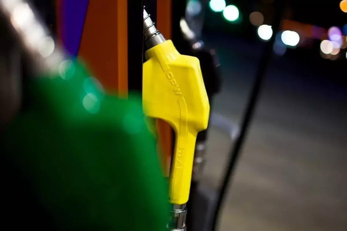 Benzine 1 lira 25 kuruş zam geldi