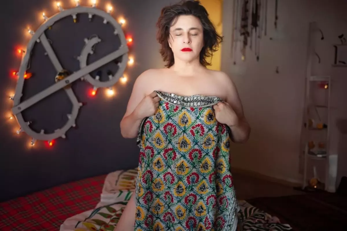 Esra Dermancıoğlu Türkiye'yi terk etti!
