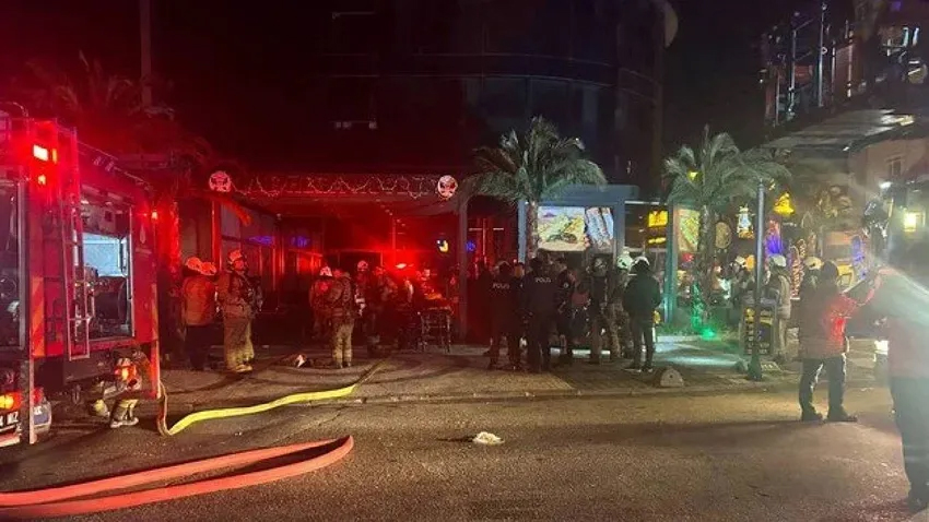 Ataşehir'de 3 katlı otelde yangın: 3 ölü
