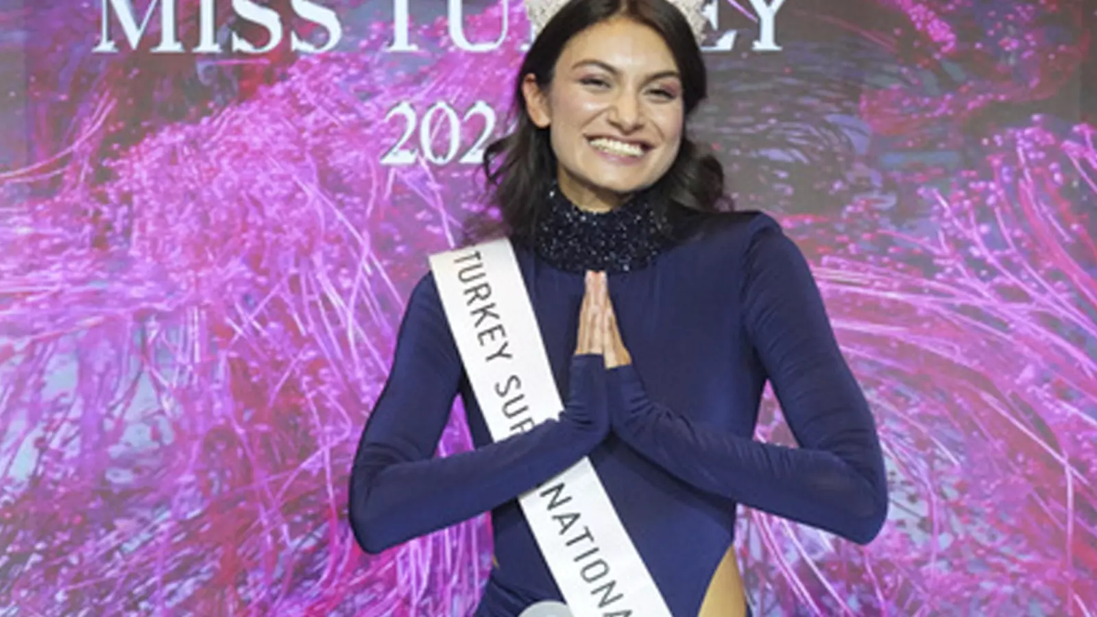 Miss Turkey ikincisi Cemre Üker'in tacı geri alındı