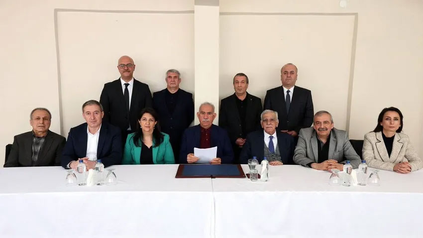 Abdullah Öcalan ailesi ile İmralı'da görüştü!
