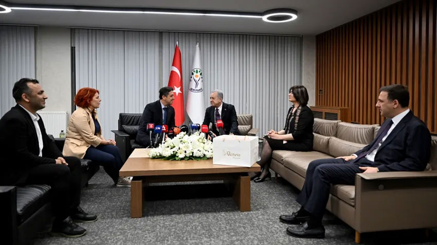 DEM ile MHP arasında 'çay'lı bayramlaşma!