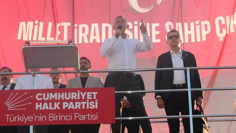 Özgür Özel: Biz demokrasinin de teminatıyız