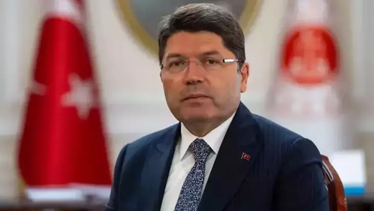 Bakan Tunç'tan Özgür Özel'e tepki