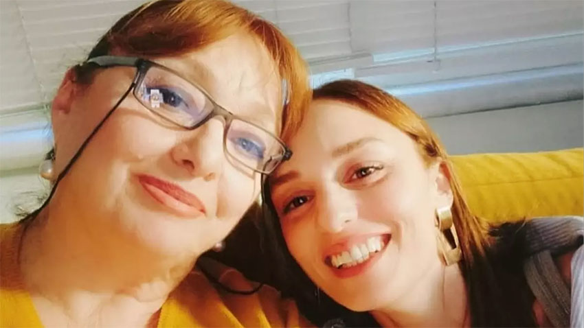 Nilperi Şahinkaya'nın annesi hayatını kaybetti