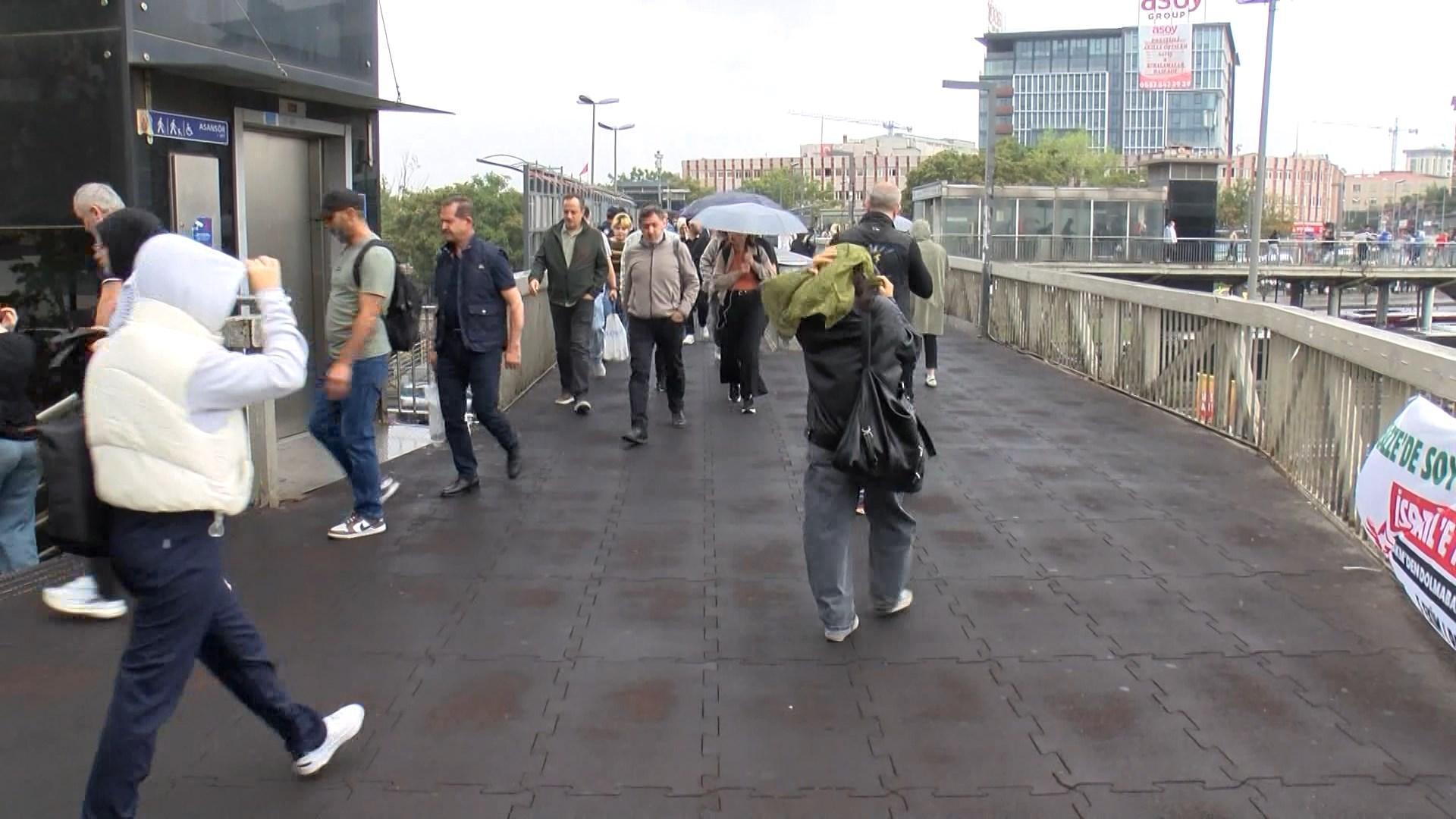 İstanbul'da yağmur etkili oluyor