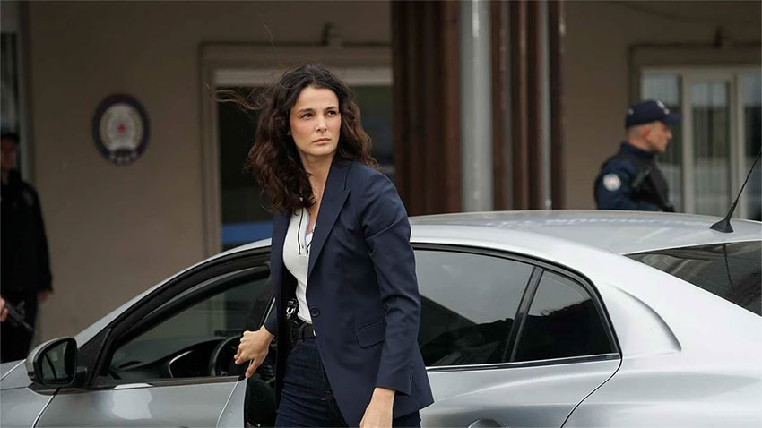 Büşra Develi "Bazı değerler aşkın ötesinde"