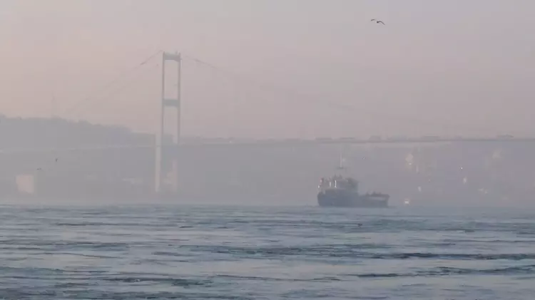 İstanbul Boğazı'nda sis krizi