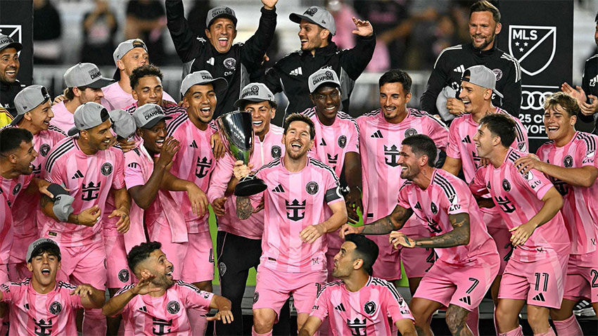 Messi koleksiyonuna bir kupa daha kattı
