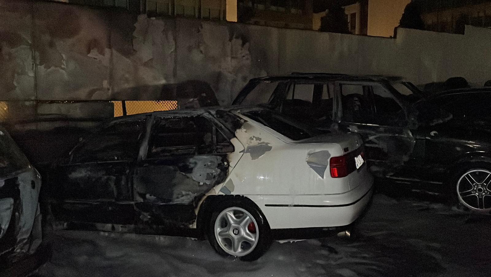 Sarıyer’de otoparktaki 5 otomobil yandı