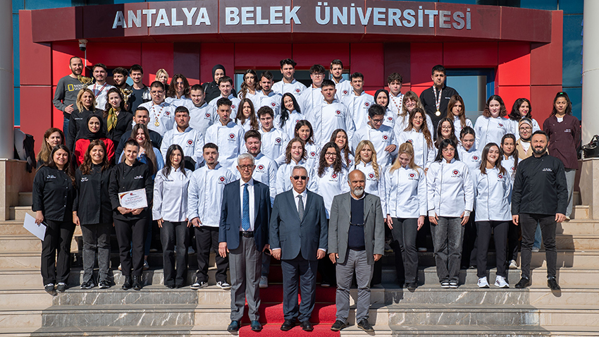 Antalya Belek’te geleceğin şefleri ceket giydi