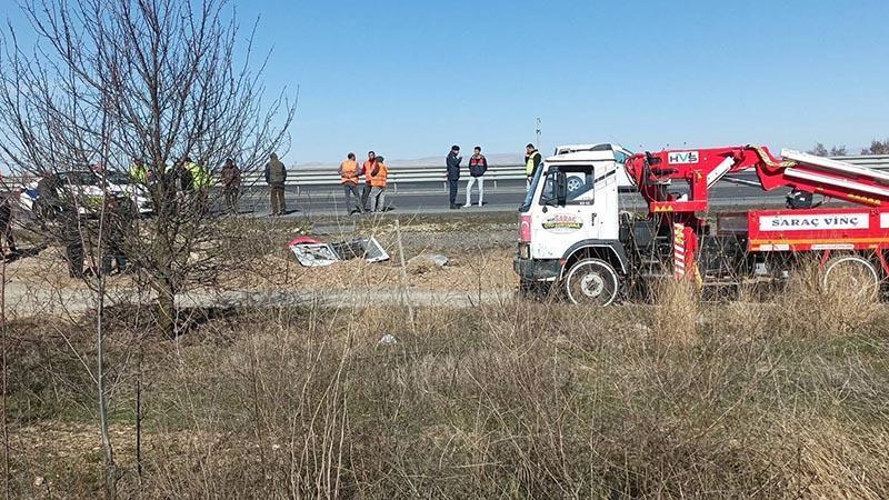 Afyonkarahisar’da minibüse TIR arkadan çarptı