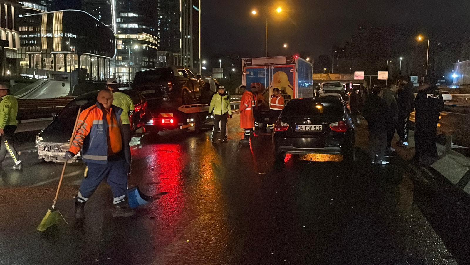 Ataşehir'de zincirleme kaza: 4 yaralı