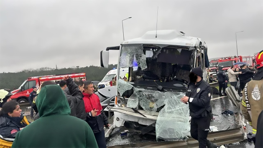 İstanbul'da kaza; 17 polis yaralı