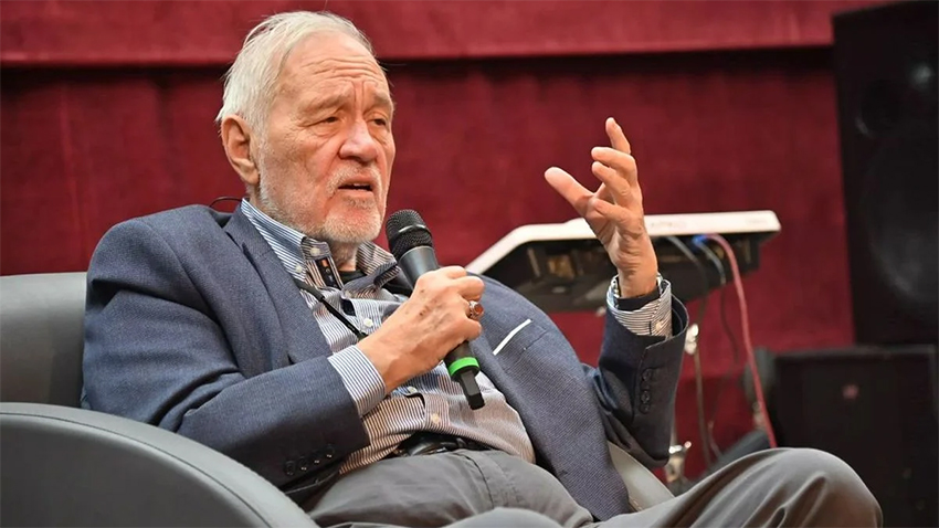 Prof. Dr. İlber Ortaylı hastaneye kaldırıldı