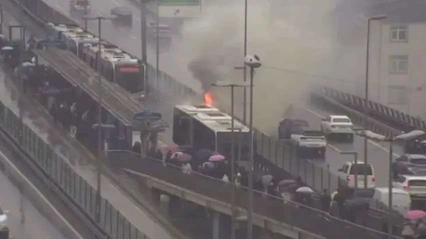Şişli'de metrobüs alev alev yandı
