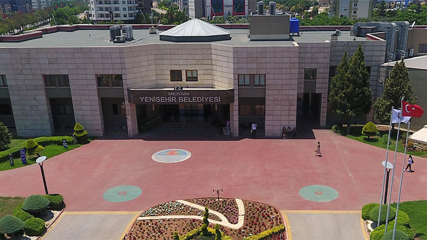 Mersin Yenişehir Belediyesi'ne operasyon