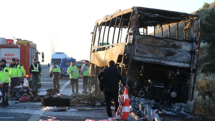 Denizli'de yolcu otobüsü alev aldı: 8 ölü