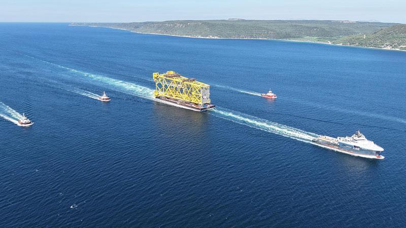 Dev platform Çanakkale Boğazı'nda
