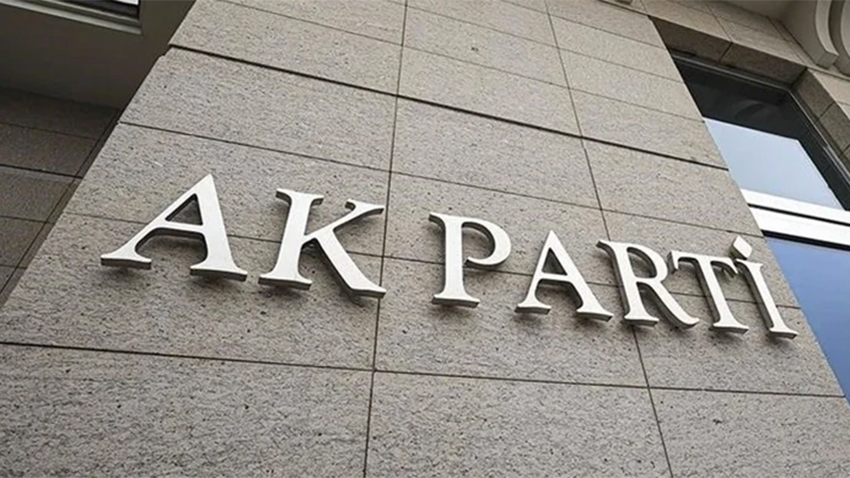 AK Parti'de 4 il başkanı görevden alındı