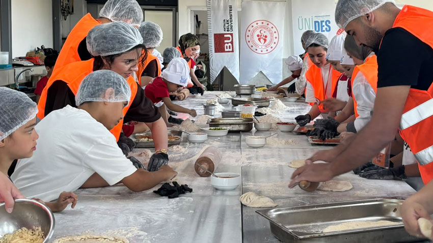 Lösemili minik şefler kendi pizzalarını tasarladı