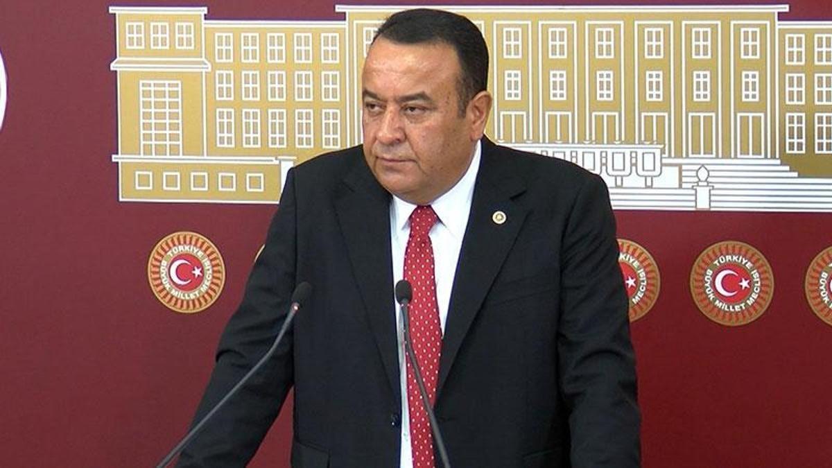 Adnan Beker, CHP'den istifa etti