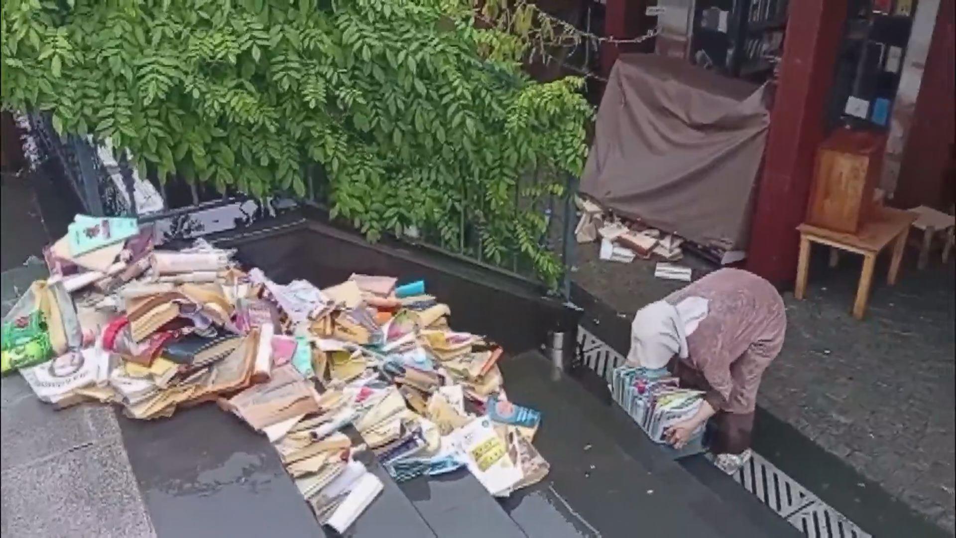 Üsküdar Sahaflar Çarşısını sel bastı