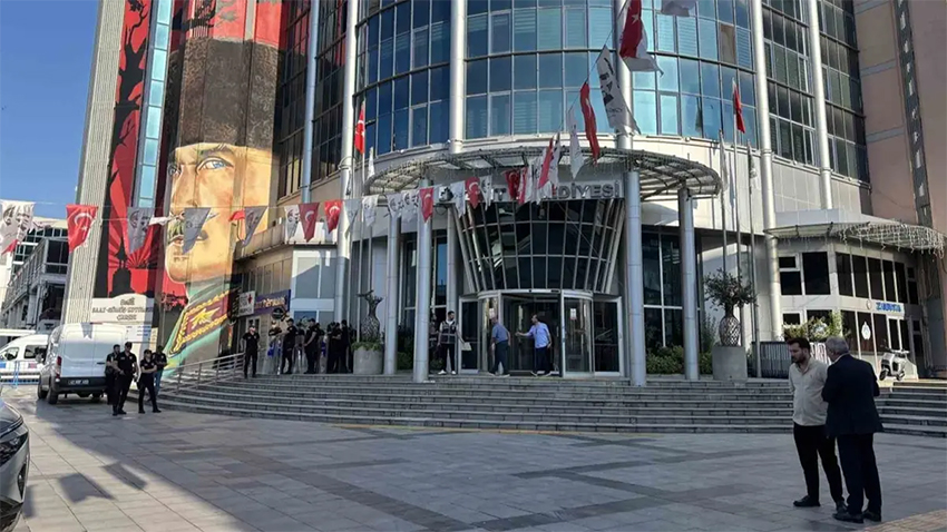 İzmit Belediyesi'ne operasyon!