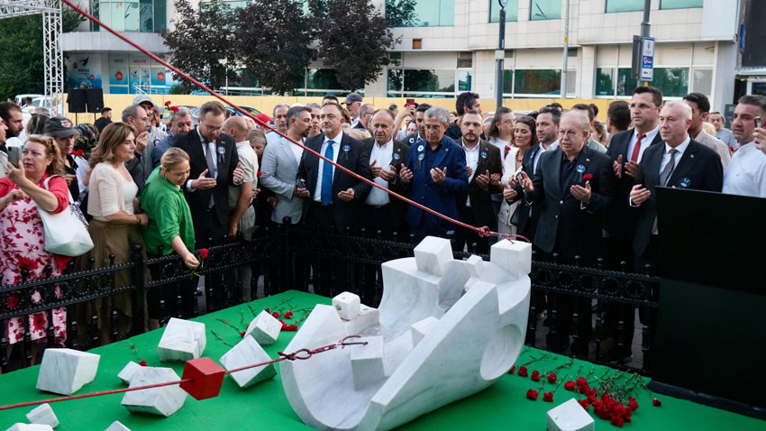 Srebrenitsa katliamı Kartal'da törenle anıldı