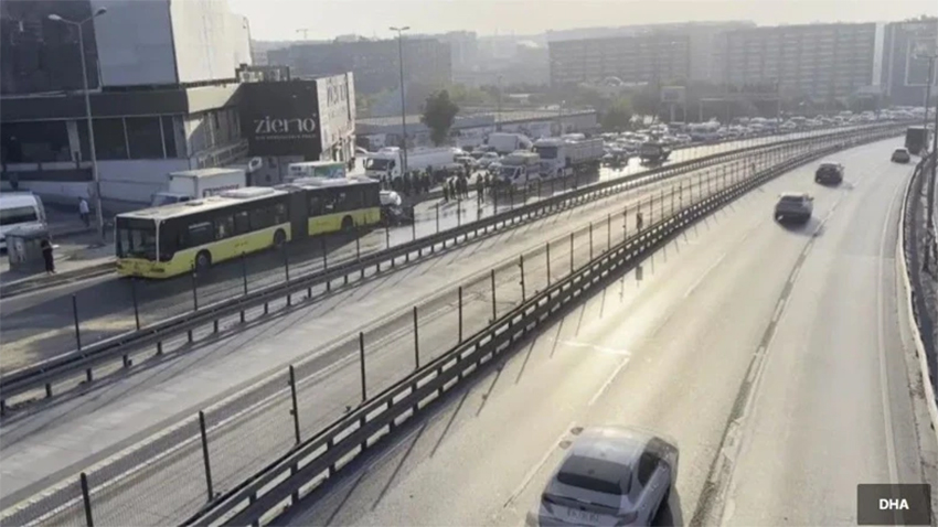 Küçükçekmece'de D-100'de feci kaza!