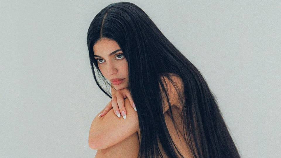 Kylie Jenner, Khy kampanyası için soyundu!