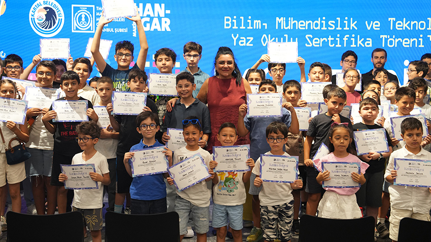 Kartal Makina Hangar'da mezuniyet sevinci