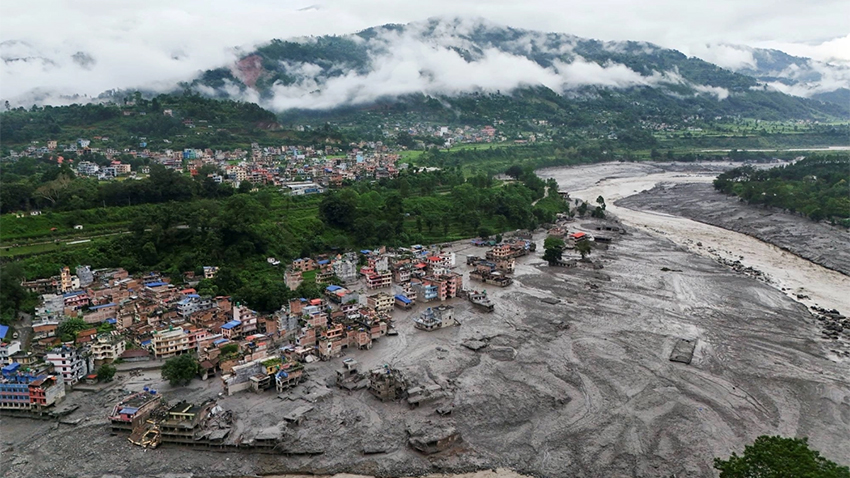 Nepal'de bu kez de baraj patladı!